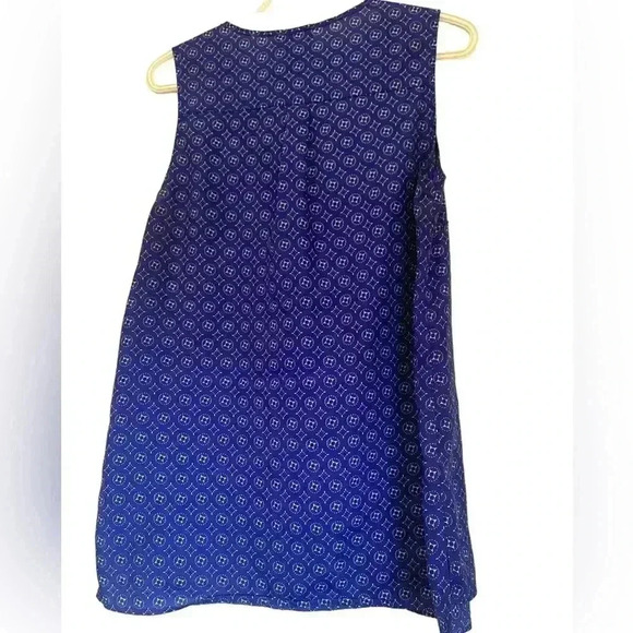 Cynthia Rowley lightweight tunic with planket which hides 3 buttons, V neck - Picture 2 of 8